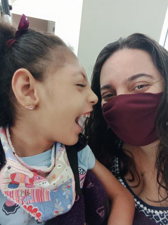 Foto 2 de 5 — Ajude a Irene: Família realiza campanha para conseguir nova cadeira de rodas para garotinha